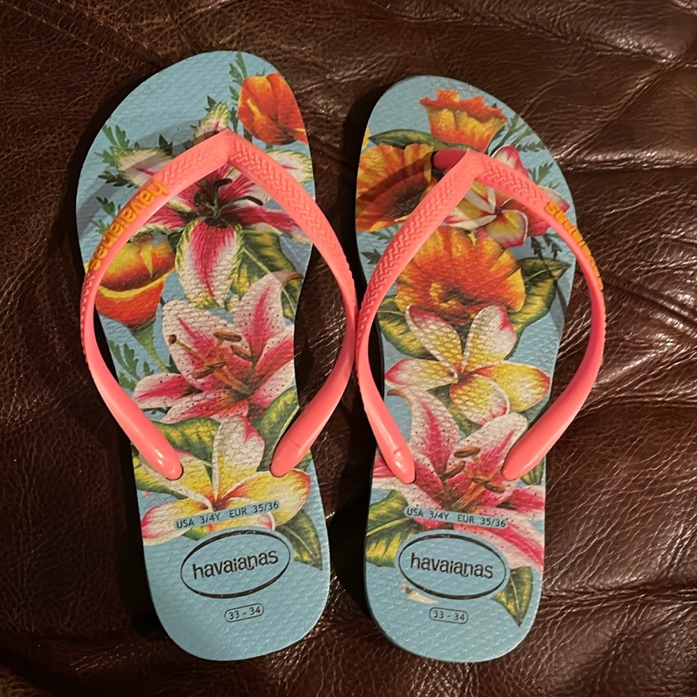 Girls Havaianas tropical flip flops